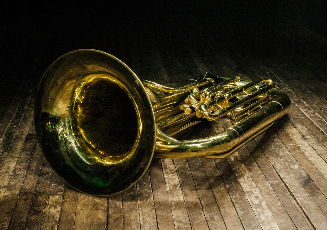 Tuba_AdobeStock_316193062